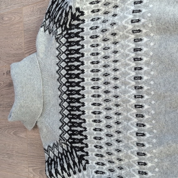 Gray sweater small - Picture 2 of 3